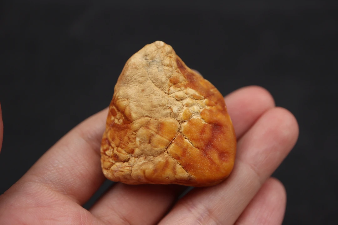 蜜蜡原石，未开窗，手搓香，克重10.4g