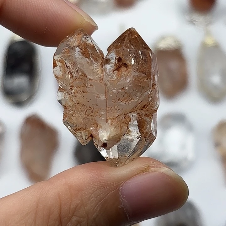 水晶未镶嵌颈饰巴基斯坦红泥闪灵钻32mm+