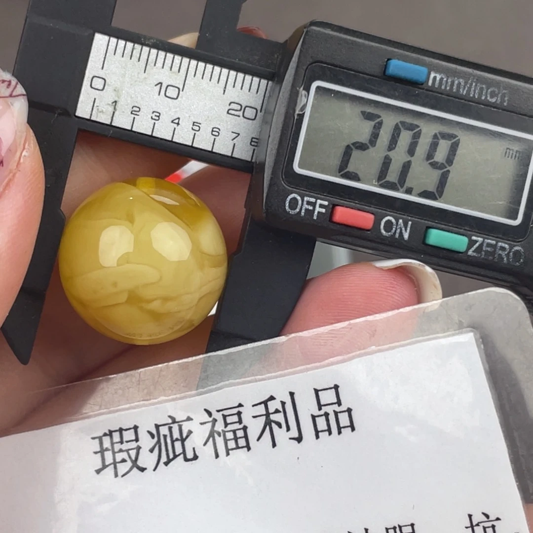 未镶嵌琥珀裸石微瑕556