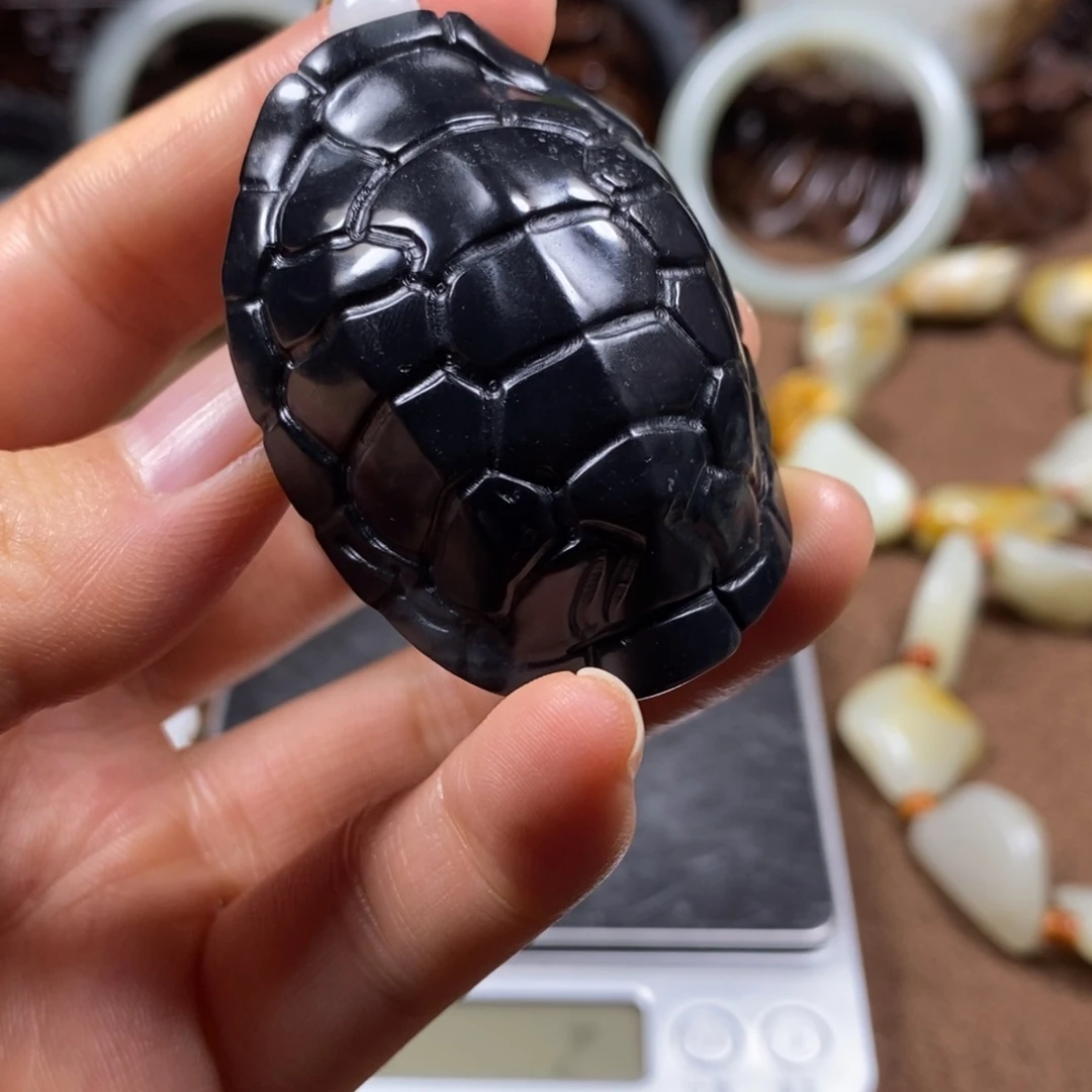 和田玉未镶嵌把件