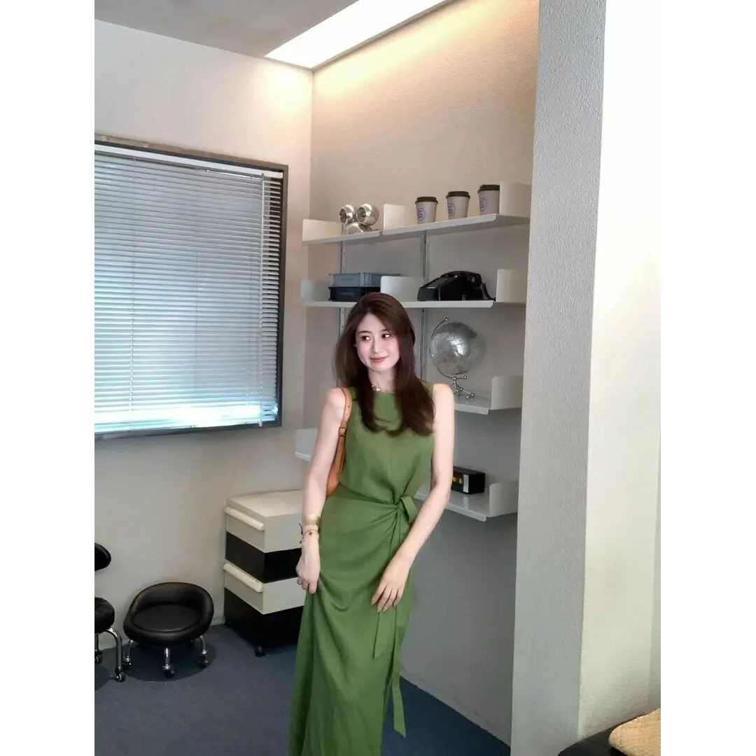 2025新款法式气质高级感简约绑带纽结收腰显瘦无袖背心连衣裙