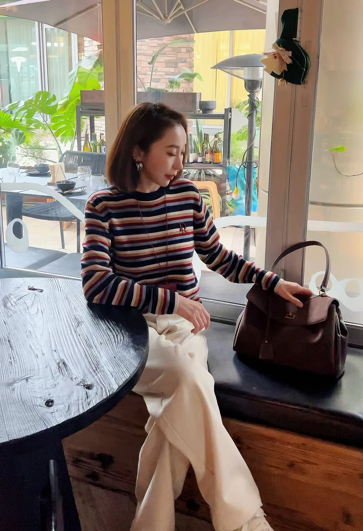 2024秋冬新款复古撞色修身内搭长袖打底衫AB028