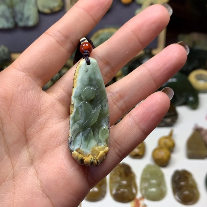 小***刀透闪石质玉未镶嵌颈饰