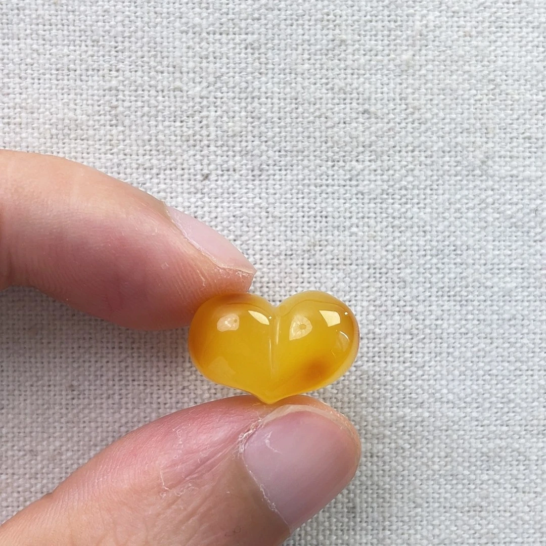 琥珀未镶嵌裸石屁桃