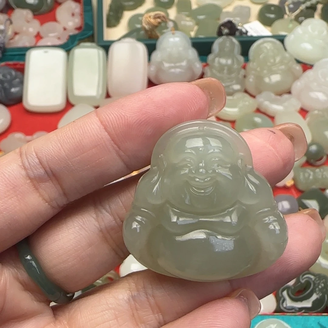 和田玉颈饰未镶嵌事***?