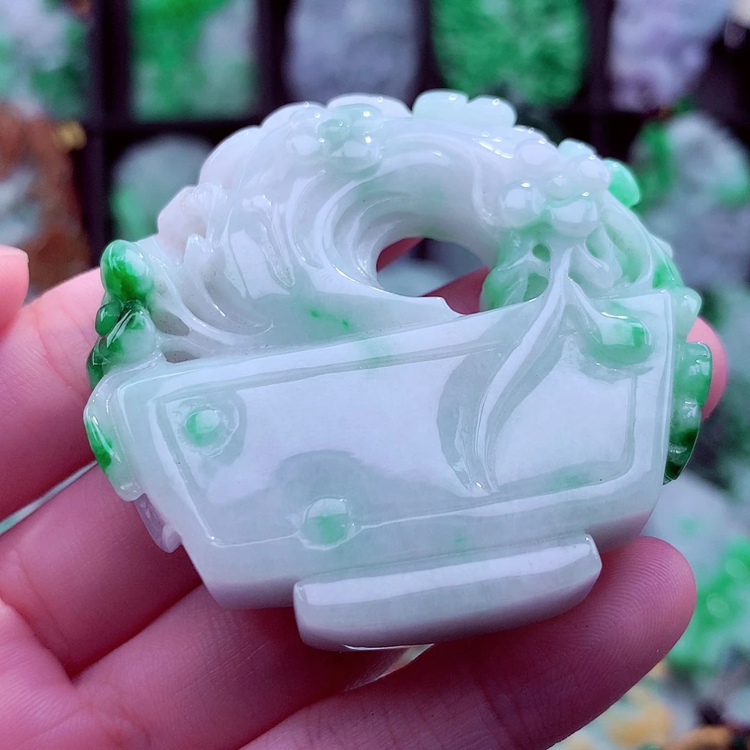 翡翠未镶嵌颈饰挂件