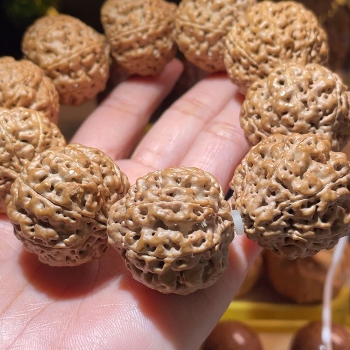 桃核把件八瓣金刚菩提手持