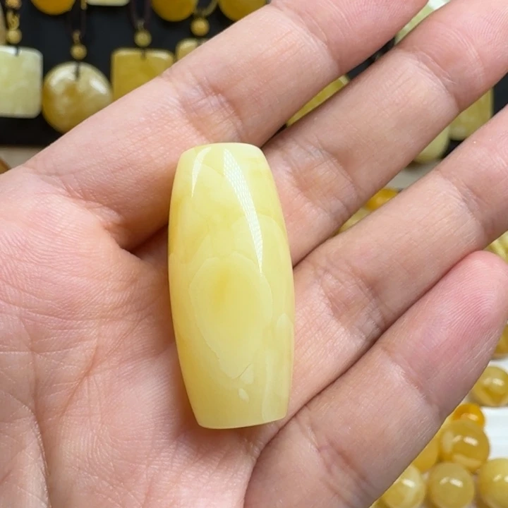 蜜蜡未镶嵌珠宝奇石