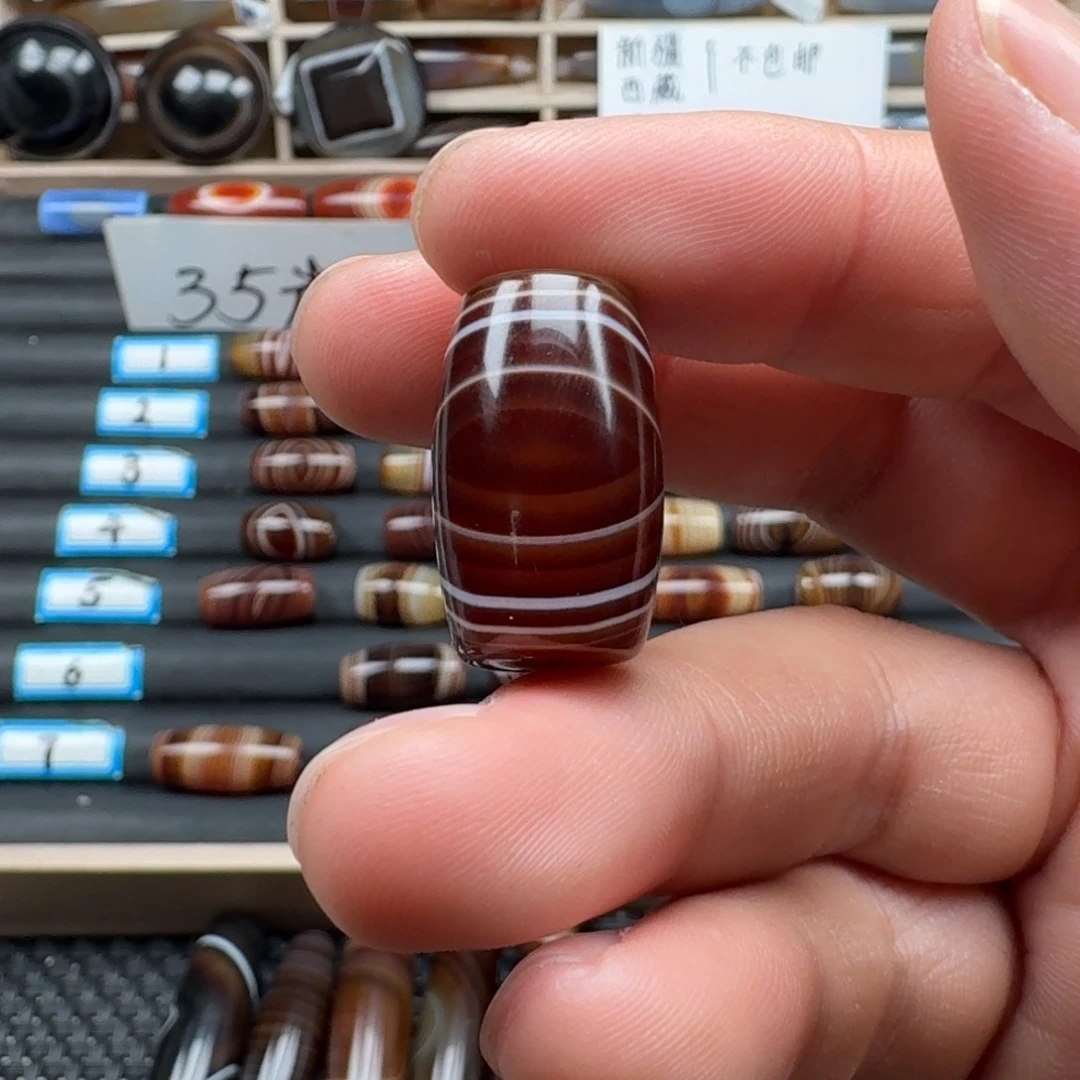 李***慌玛瑙/玉髓未镶嵌颈饰