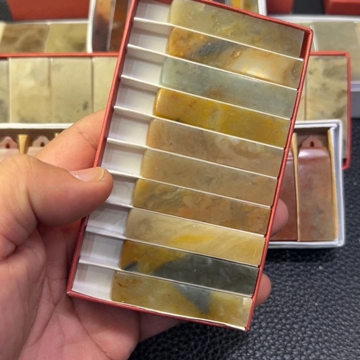 黑***山伊犁石印石1.0*5.0素章一盒