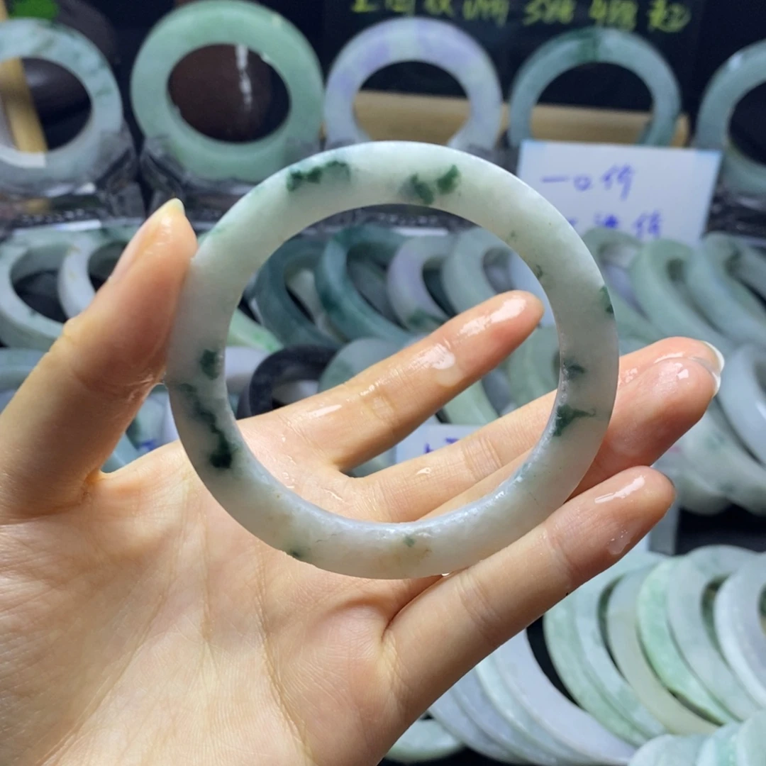 定制翡翠未镶嵌手镯