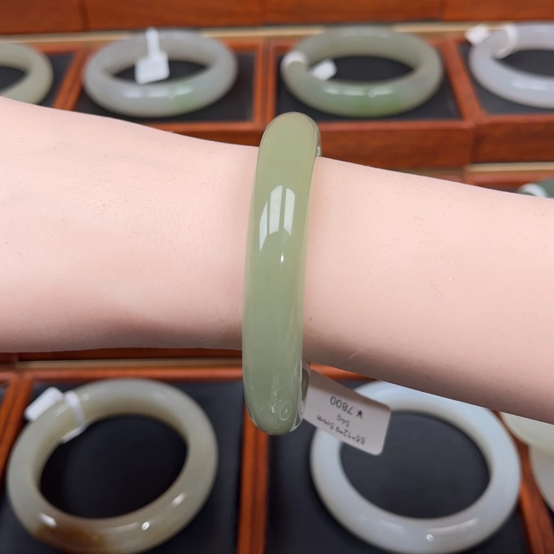 和田玉未镶嵌手镯