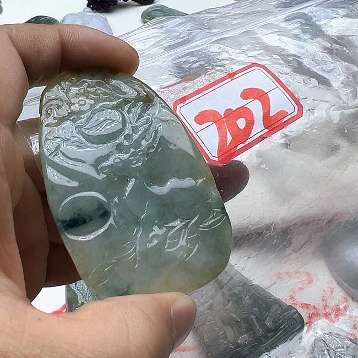 翡翠颈饰未镶嵌林*