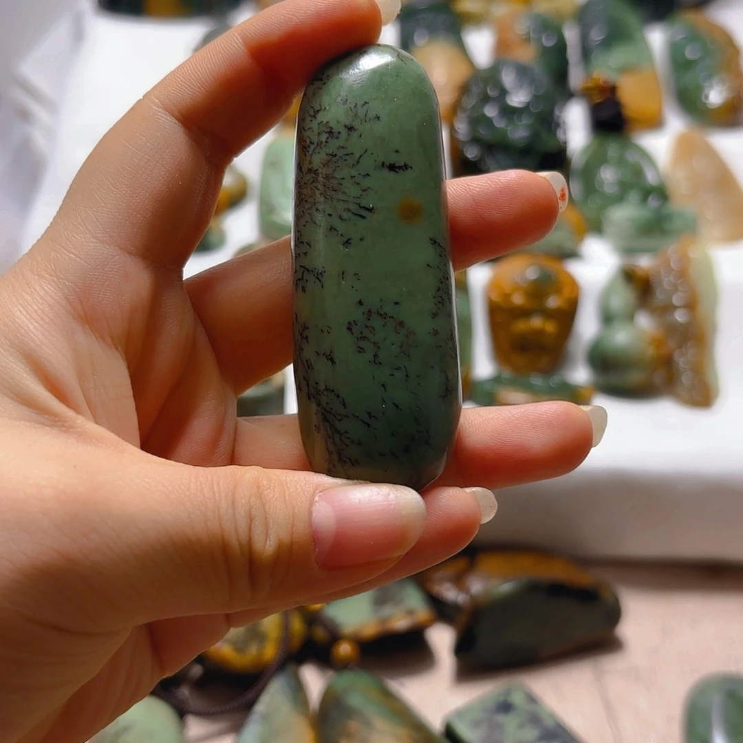 岫岩河磨玉（透闪石质玉）挂件未镶嵌沫*