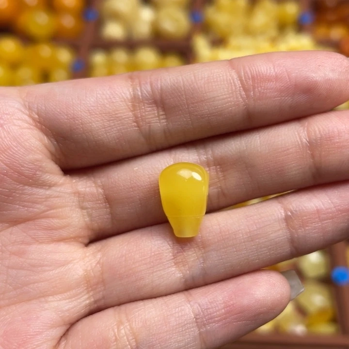 飞***区蜜蜡未镶嵌珠宝奇石满蜡三通纯天然