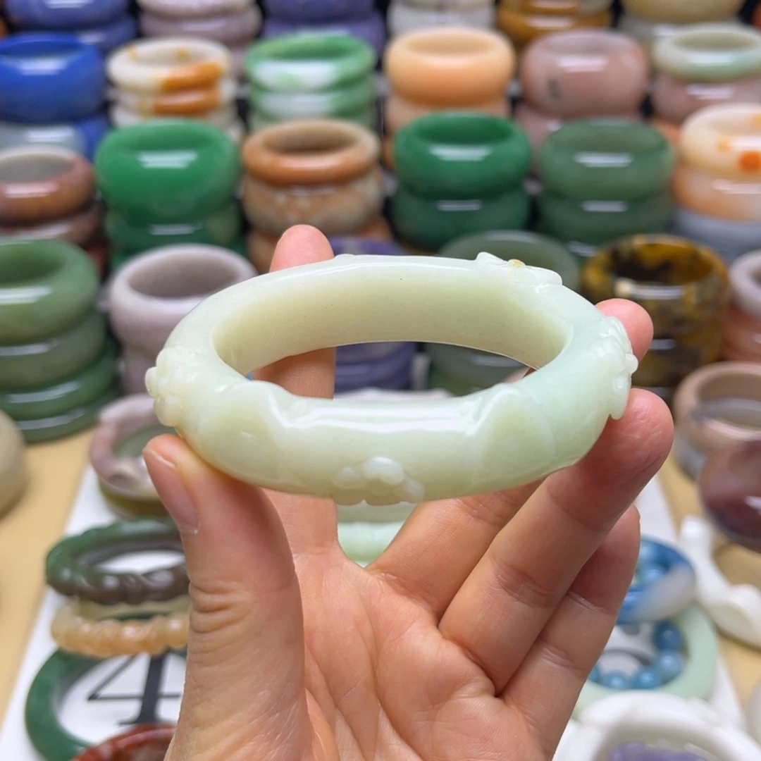 石英质玉未镶嵌手镯不退