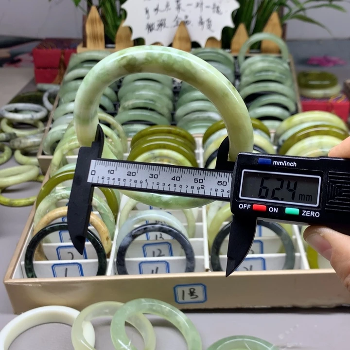 未镶嵌蛇纹石玉手镯7