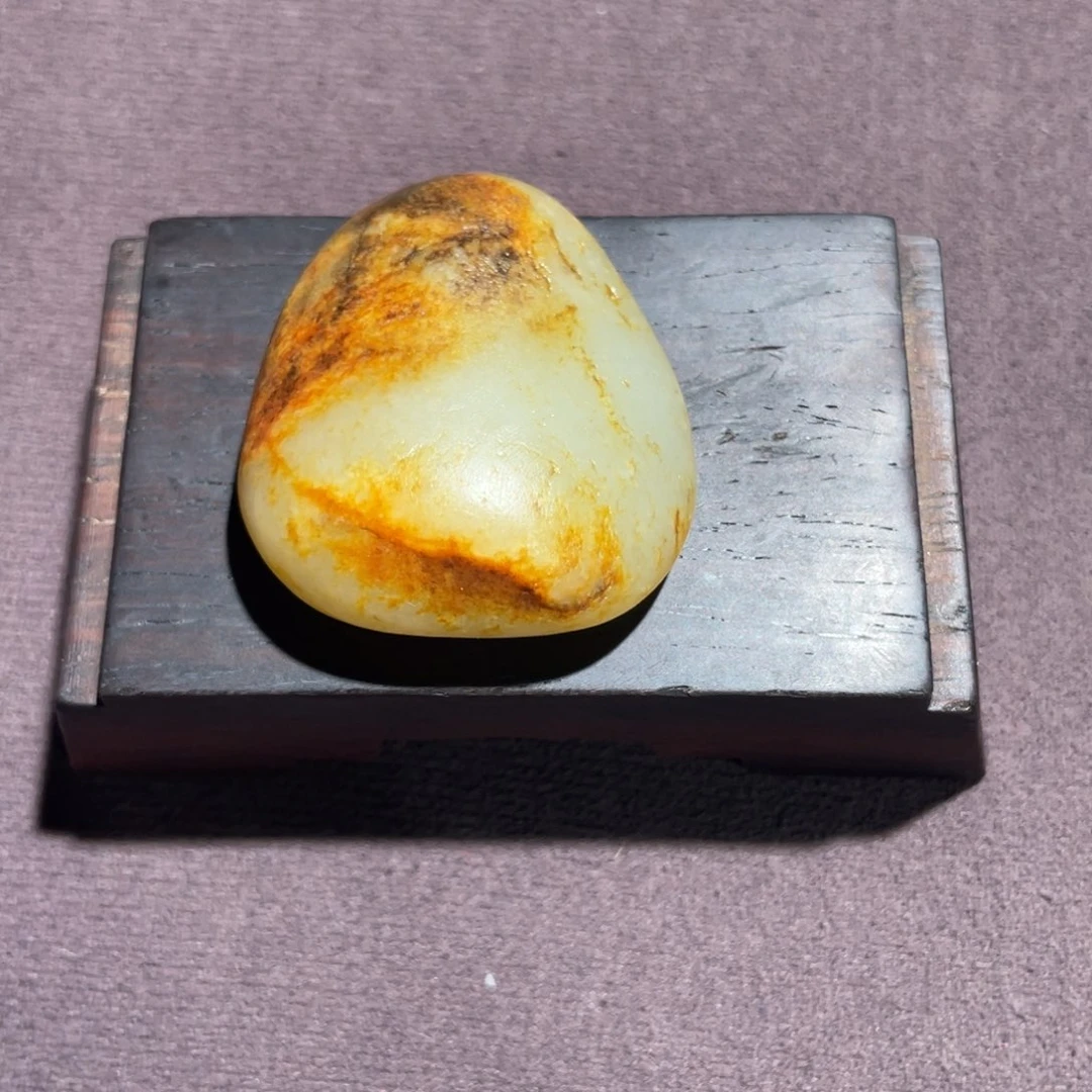 和田玉未镶嵌把件