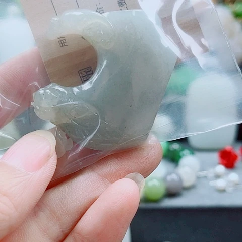 墨***问翡翠未镶嵌颈饰多样性发货一件