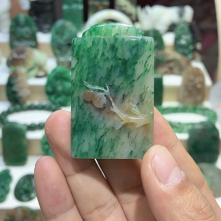 独山玉未镶嵌颈饰事事如意