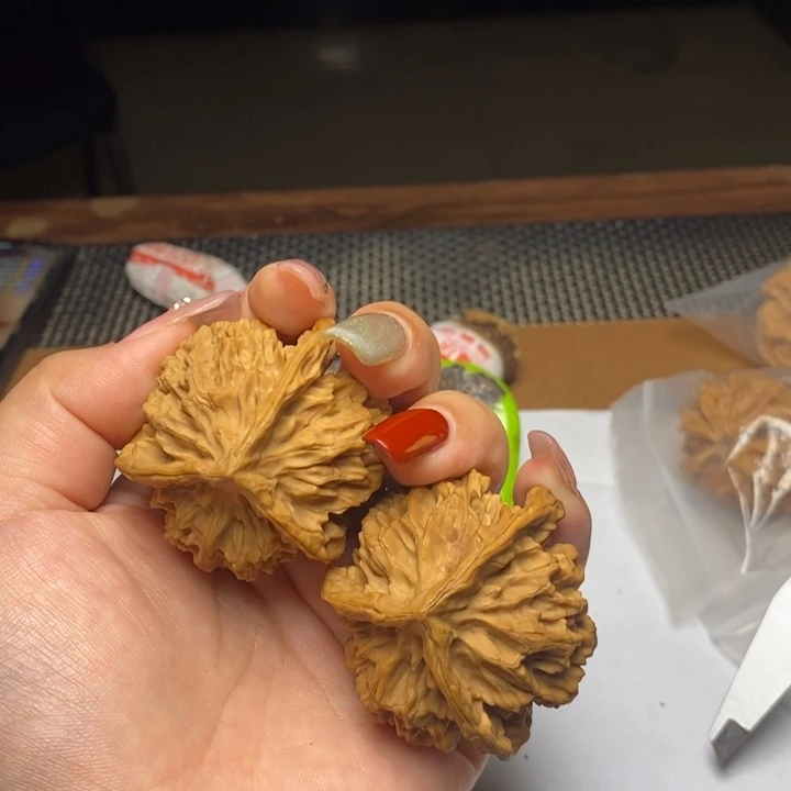 桃核吊坠张****?我也不知道我为什么要
