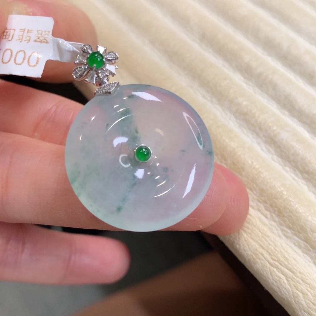 颈饰18K金镶嵌翡翠