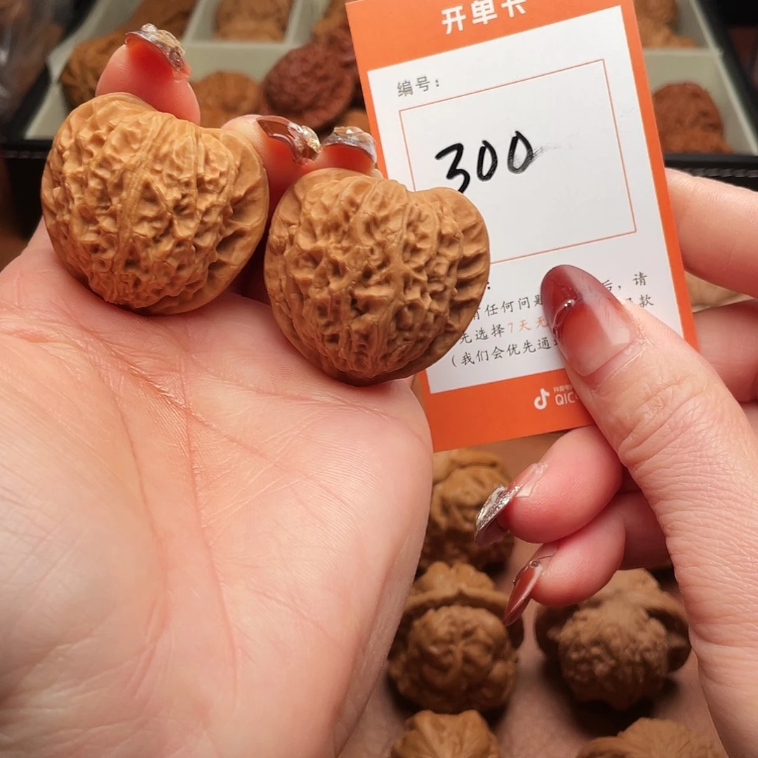 文玩核桃吊坠金牛39