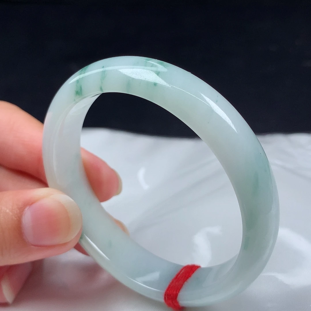 翡翠手镯未镶嵌54会费d71