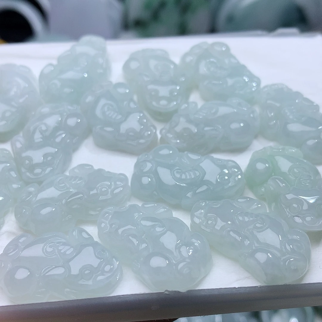 翡翠未镶嵌颈饰发1个