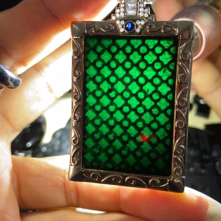 翡翠颈饰未镶嵌墨翠