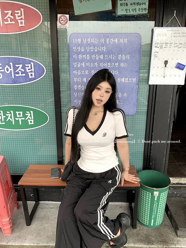 大码设计感V领正肩短袖T恤时尚收腰显瘦休闲运动上衣25023