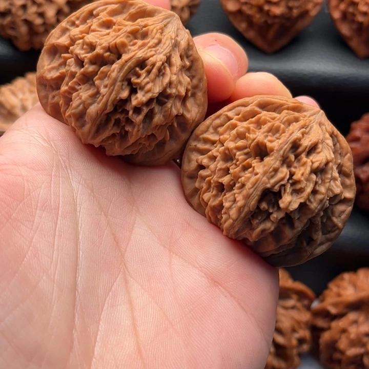 文玩核桃把件雪花狮子头40