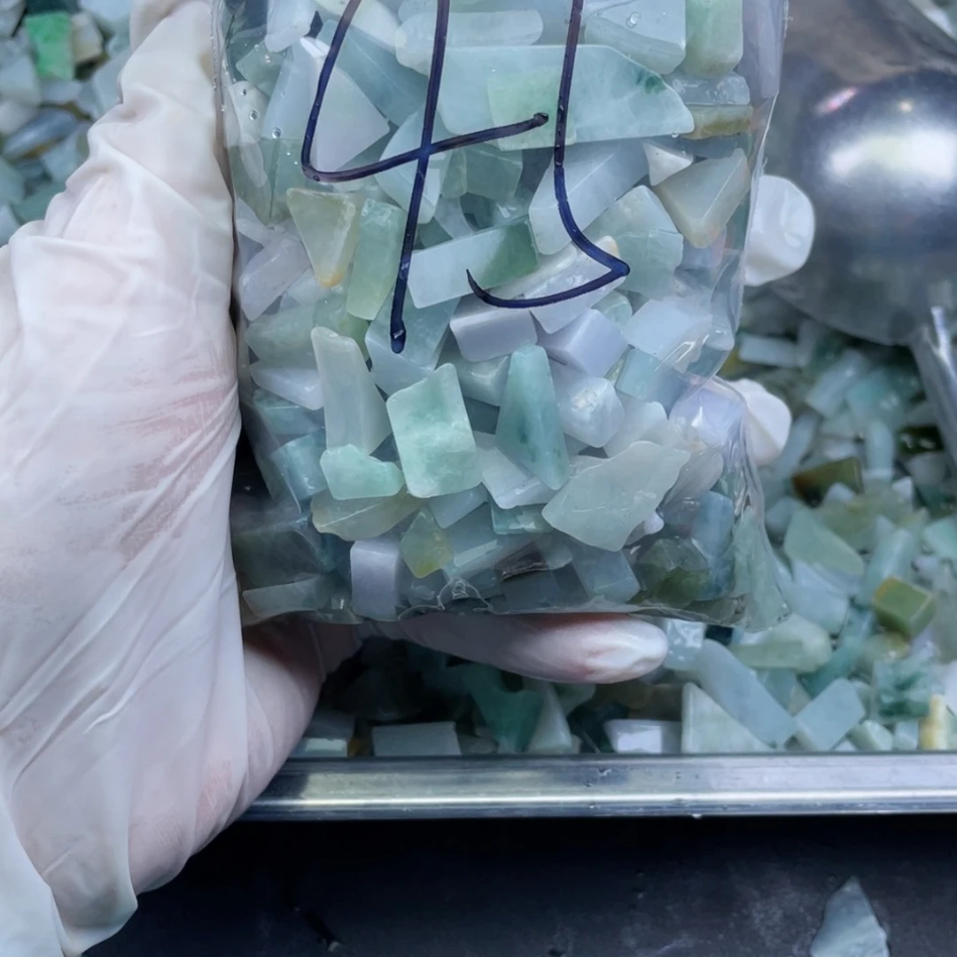 翡翠颈饰未镶嵌翡翠45