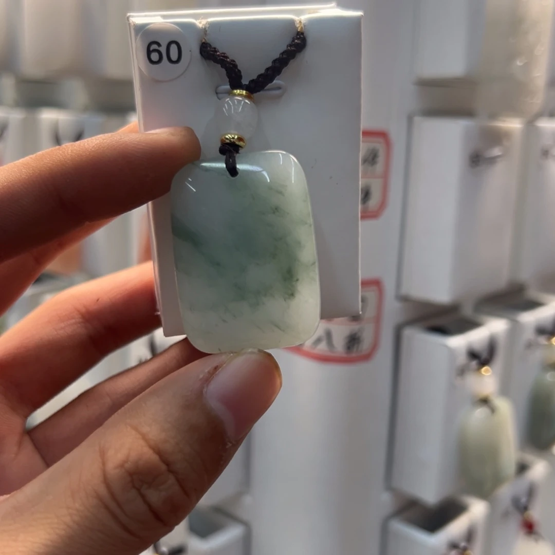 阿***龙石英质玉（天山翠）合金颈饰