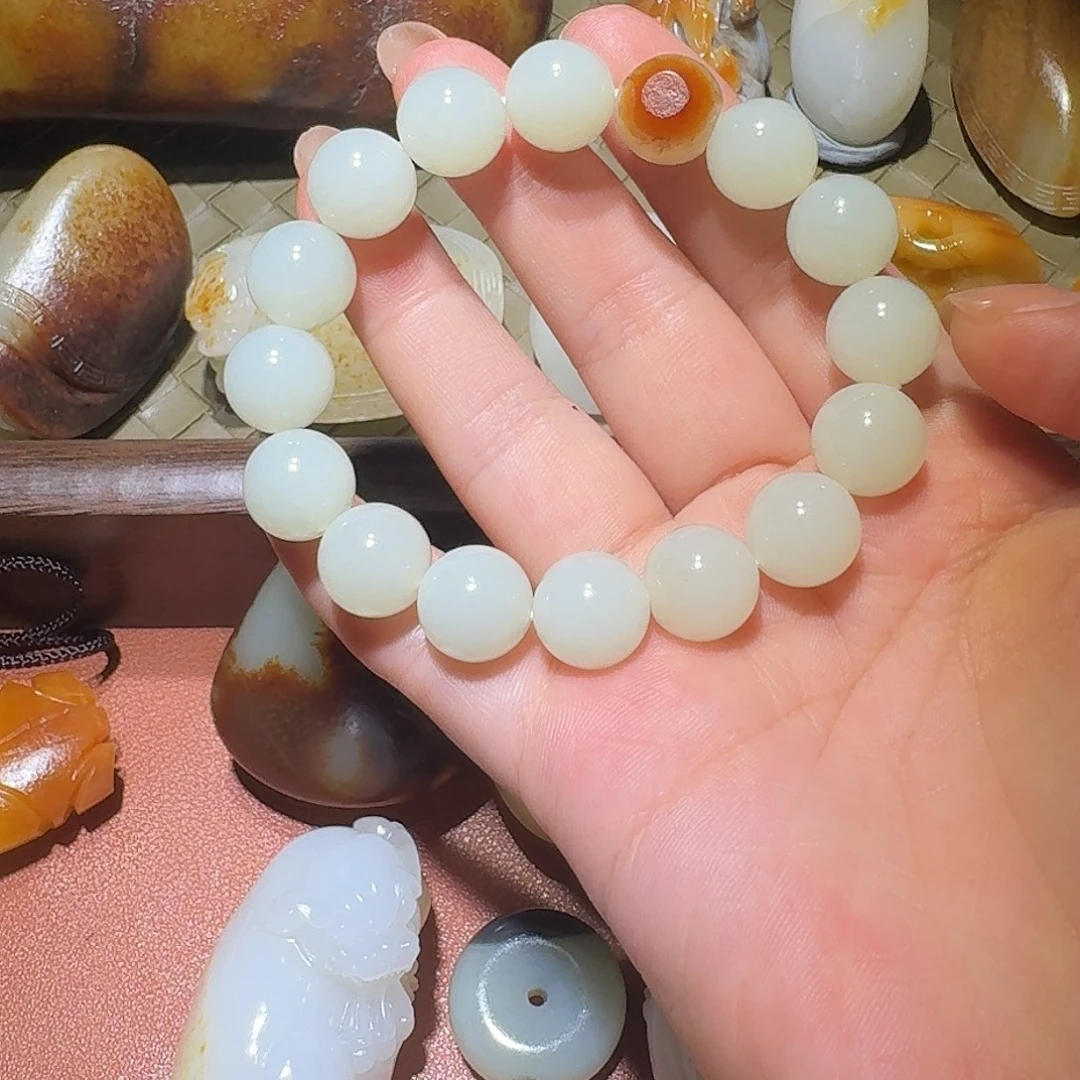 黎***光颈饰未镶嵌和田玉