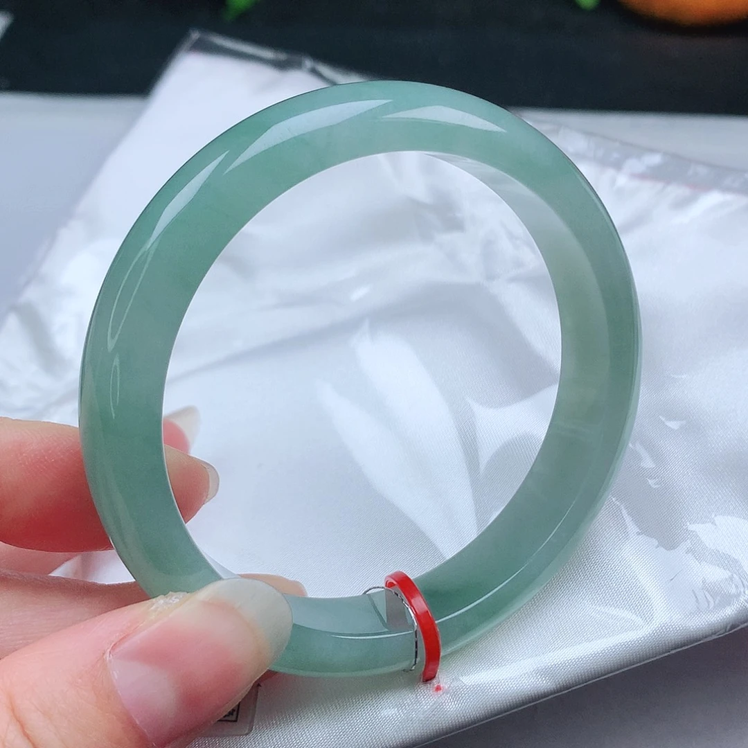 翡翠手镯未镶嵌59圈