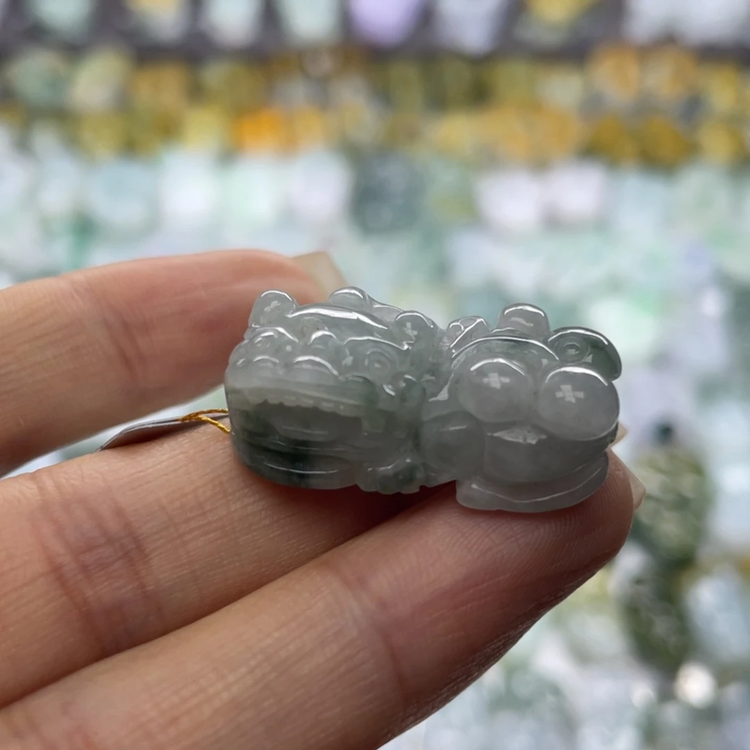 姚****颈饰未镶嵌翡翠貔貅