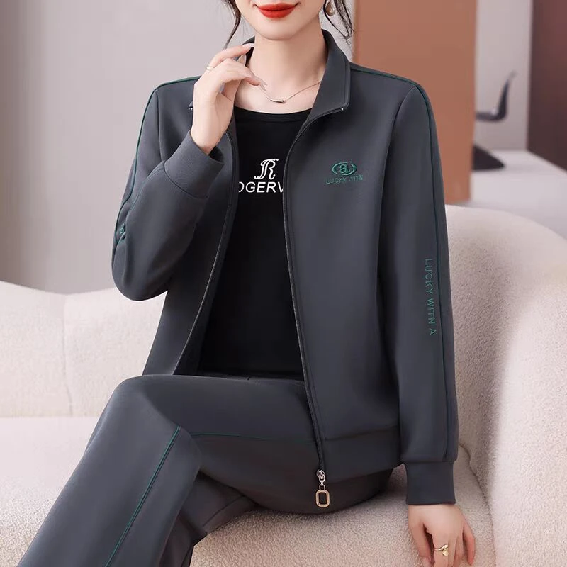 中年妈妈秋季减龄中老年女春秋显瘦新款时尚休闲运动套装三件套装