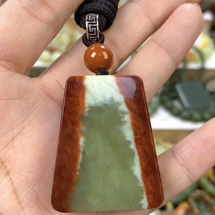 【闪购商品】透闪石质玉颈饰未镶嵌