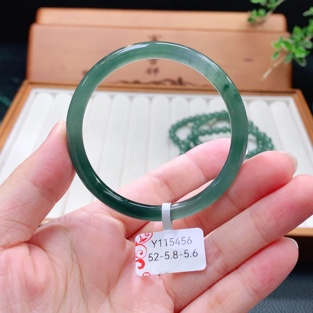 翡翠手镯（圆镯）未镶嵌
