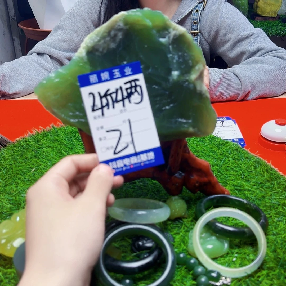 蛇纹石玉岫玉原石未镶嵌中***?