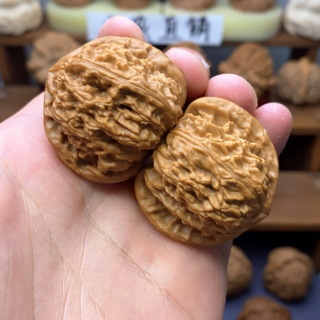 文玩核桃吊坠39三角白有修