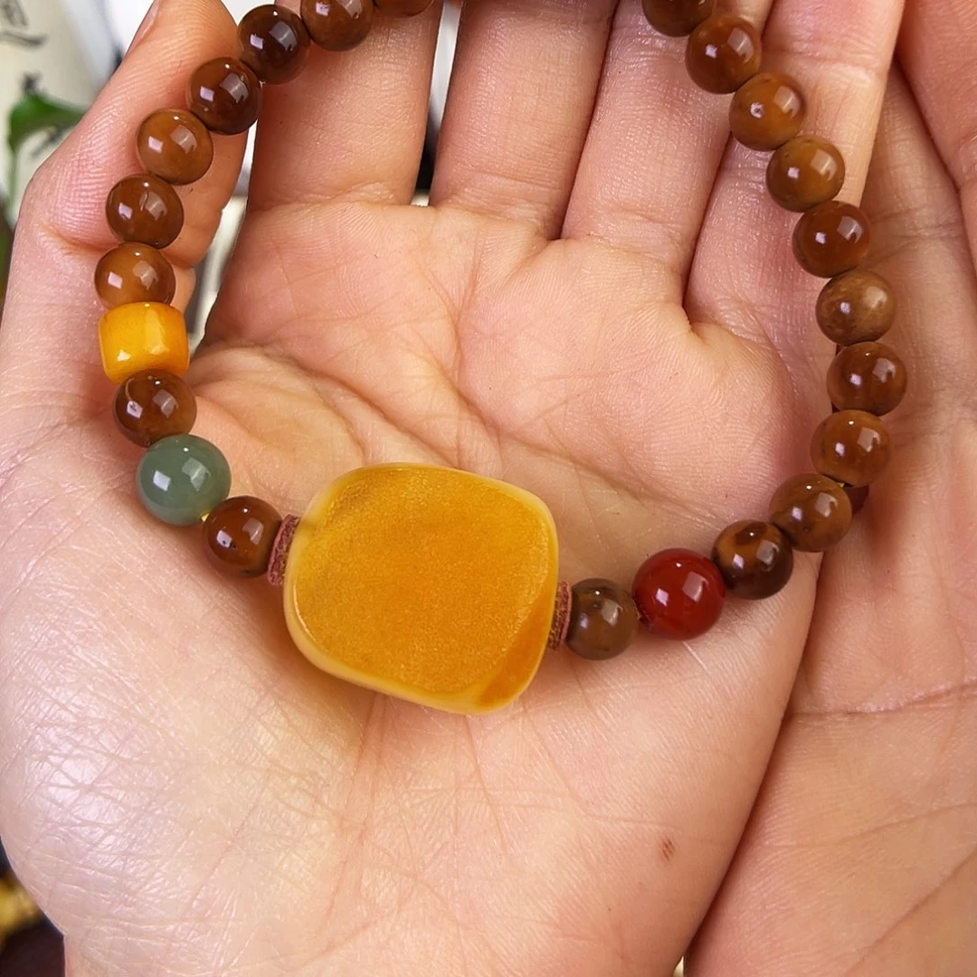 琥珀珠宝奇石未镶嵌。