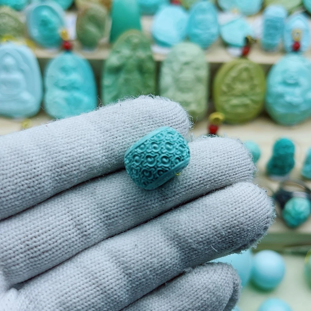 绿松石未镶嵌珠宝奇石