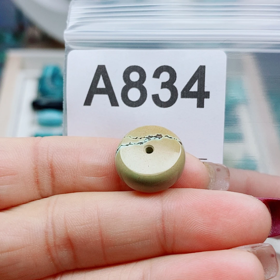 绿松石未镶嵌颈饰