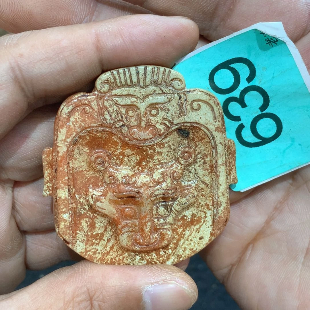 未镶嵌透闪石-蛇纹石玉颈饰