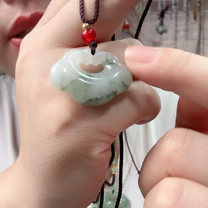 石英质玉未镶嵌颈饰