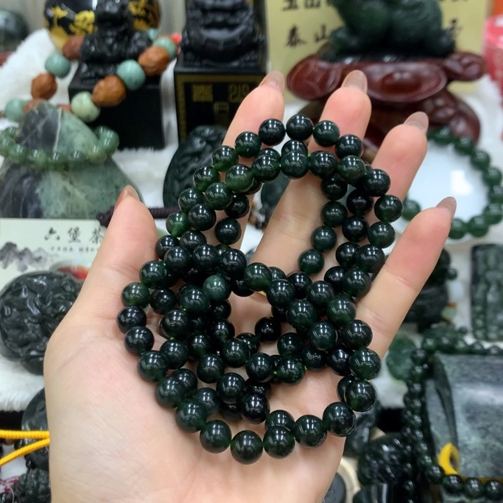 蛇纹石玉未镶嵌颈饰