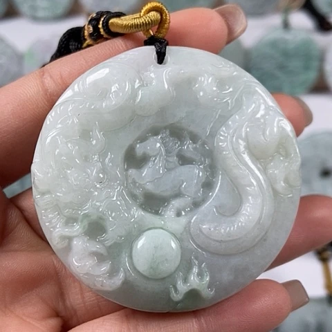 翡翠颈饰未镶嵌龙马精神两面工福利有避雕福利