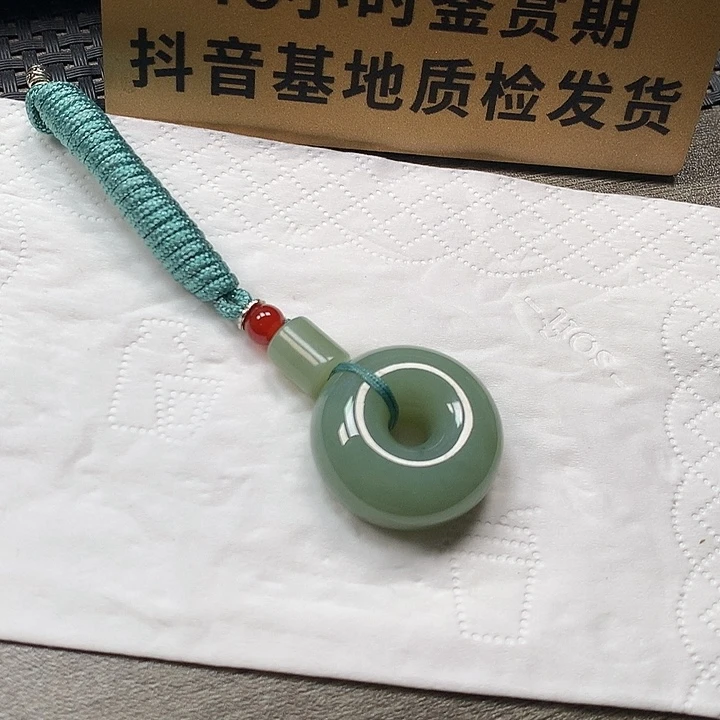 颈饰未镶嵌和田玉平安扣